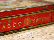 Carica l&#39;immagine nel visualizzatore di Gallery, Scatola In Latta Vintage.  Provenienza India. Dimensioni 13x17xh5cm. 