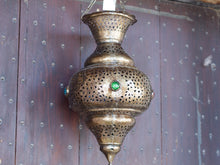 Carica l&#39;immagine nel visualizzatore di Gallery, Lanterna marocchina in metallo lavorata artigianalmente, finemente decorata a traforo, con vetri incastonati mix color.   dimensioni diametro 25  h55     per info ed ulteriori foto info@etniko.it facebook / instagram / pinterest : etnikobycrosato 0039 3338778241