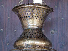 Carica l&#39;immagine nel visualizzatore di Gallery, Lanterna marocchina in metallo lavorata artigianalmente, finemente decorata a traforo, con vetri incastonati mix color.   dimensioni diametro 25  h55     per info ed ulteriori foto info@etniko.it facebook / instagram / pinterest : etnikobycrosato 0039 3338778241