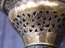 Carica l&#39;immagine nel visualizzatore di Gallery, Lanterna marocchina in metallo lavorata artigianalmente, finemente decorata a traforo, con vetri incastonati mix color.   dimensioni diametro 25  h55     per info ed ulteriori foto info@etniko.it facebook / instagram / pinterest : etnikobycrosato 0039 3338778241