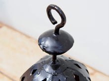 Carica l&#39;immagine nel visualizzatore di Gallery, Lanterna marocchina in metallo traforata di colore nero, lavorata artigianalmente . Porta su un lato per poter inserire candela o lampadina.   Dimensioni 12 x 12 h. 36 cm   per info ed ulteriori foto info@etniko.it 0039 3338778241 facebook / instagram / pinterest : etnikobycrosato