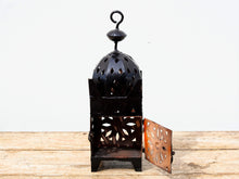 Carica l&#39;immagine nel visualizzatore di Gallery, Lanterna marocchina in metallo traforata di colore nero, lavorata artigianalmente . Porta su un lato per poter inserire candela o lampadina.   Dimensioni 12 x 12 h. 36 cm   per info ed ulteriori foto info@etniko.it 0039 3338778241 facebook / instagram / pinterest : etnikobycrosato
