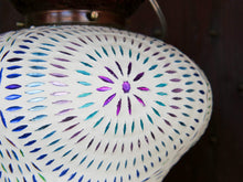 Carica l&#39;immagine nel visualizzatore di Gallery, Lampada indiana lavorata artigianalmente a mosaico con vetri multicolor.  dimensioni diametro diamtero 25 h40 cm   per info ed ulteriori foto mail info@etniko.it watshapp 0039 3338778241 facebook / instagram / pinterest : etnikobycrosato