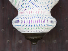Carica l&#39;immagine nel visualizzatore di Gallery, Lampada indiana lavorata artigianalmente a mosaico con vetri multicolor.  dimensioni diametro diamtero 25 h40 cm   per info ed ulteriori foto mail info@etniko.it watshapp 0039 3338778241 facebook / instagram / pinterest : etnikobycrosato