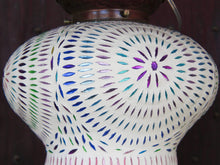 Carica l&#39;immagine nel visualizzatore di Gallery, Lampada indiana lavorata artigianalmente a mosaico con vetri multicolor.  dimensioni diametro diamtero 25 h40 cm   per info ed ulteriori foto mail info@etniko.it watshapp 0039 3338778241 facebook / instagram / pinterest : etnikobycrosato