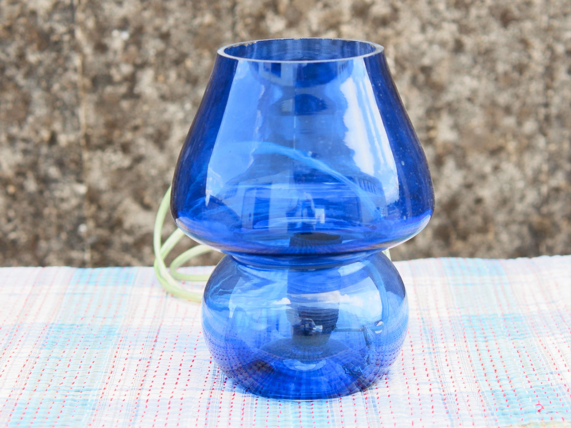 Lampada vetro da tavolo. Diametro 14 h18cm.   per info ed ulteriori foto mail info@etniko.it watshapp 0039 3338778241 facebook / instagram / pinterest : etnikobycrosato