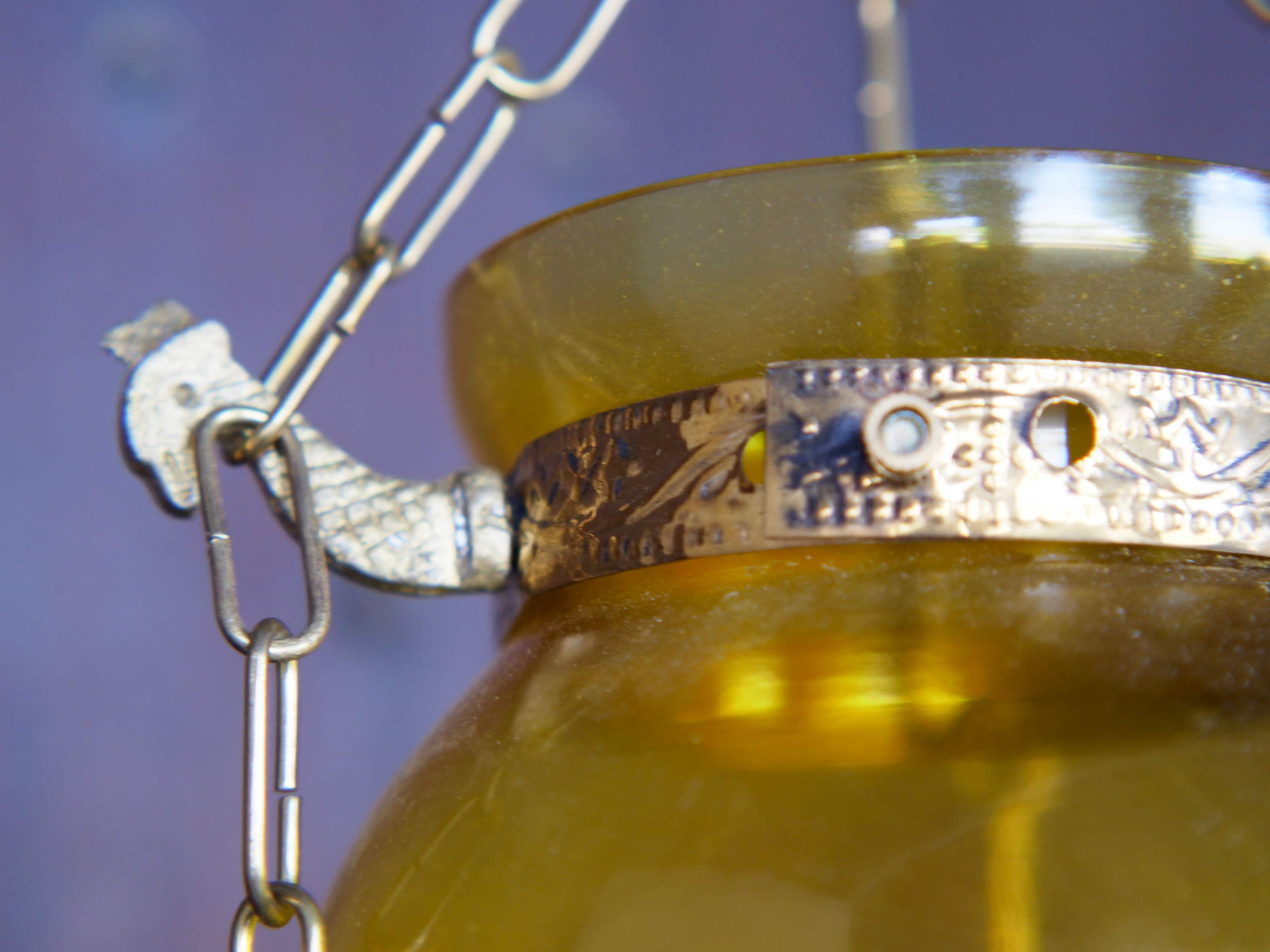 Lanterna vetro colorata gialla.  Dimensioni parte in vetro diametro 8 h12cm, il resto è regolabile a piacere. Disponibile anche in altri colori, gialla e azzurra.   per info ed ulteriori foto mail info@etniko.it watshapp 0039 3338778241 facebook / instagram / pinterest : etnikobycrosato