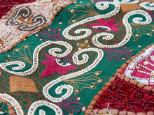 Carica l&#39;immagine nel visualizzatore di Gallery, Vecchio arazzo in cotone con aggiunta di specchietti, perline e filo oro è lavorato artigianalmente a mano con tecnica patchwork, bordatura in velluto con ganci in tessuto per appendere.Dimensioni 115 h150 cm piu&#39; 9cm ganci 
