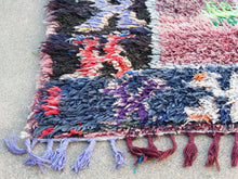 Carica l&#39;immagine nel visualizzatore di Gallery, Tappeto Marocco boucherouite multicolor. Dimensioni 130x210cm