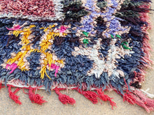 Carica l&#39;immagine nel visualizzatore di Gallery, Tappeto Marocco boucherouite multicolor. Dimensioni 130x210cm