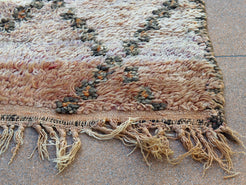 Tappeto Marocco boucherouite in lana. Pezzo unico realizzato a mano. Decorativo, è bello sia impiegato come tappeto che da appendere a parete.Dimensioni 115x165cm