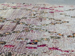Tappeto Marocco boucherouite in lana. Pezzo unico realizzato a mano. Decorativo, è bello sia impiegato come tappeto che da appendere a parete.Dimensioni 115x165cm