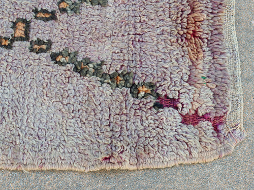 Tappeto Marocco boucherouite in lana. Pezzo unico realizzato a mano. Decorativo, è bello sia impiegato come tappeto che da appendere a parete.Dimensioni 115x165cm