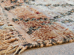 Tappeto Marocco boucherouite in lana. Pezzo unico realizzato a mano. Decorativo, è bello sia impiegato come tappeto che da appendere a parete.Dimensioni 115x165cm