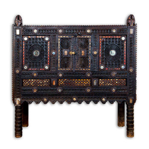 Antica Credenza, Tipica Damcja Indiana 2 Ante, 2 Pannelli Alle Estremità Fissi. Dimensioni 122x42xh120cm.