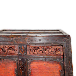 Credenza Cina Laccata Rossa Con Dettagli Di Intarsio, Assemblata Con Legno Di Foresta, Con 2 Ante E 2 Cassetti. Pezzo unico. Dimensioni 100x66xh90cm.