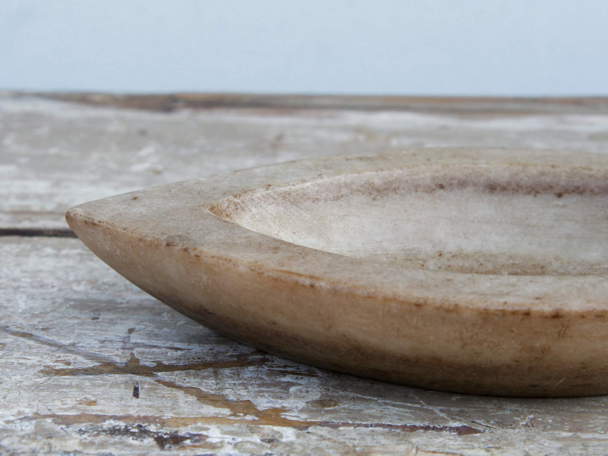 ciotola in marmo ideale anche come portasapone, svuota tasche, vasetto... dimensioni 26x13 h4cm  disponibili altri pezzi, misure e colori