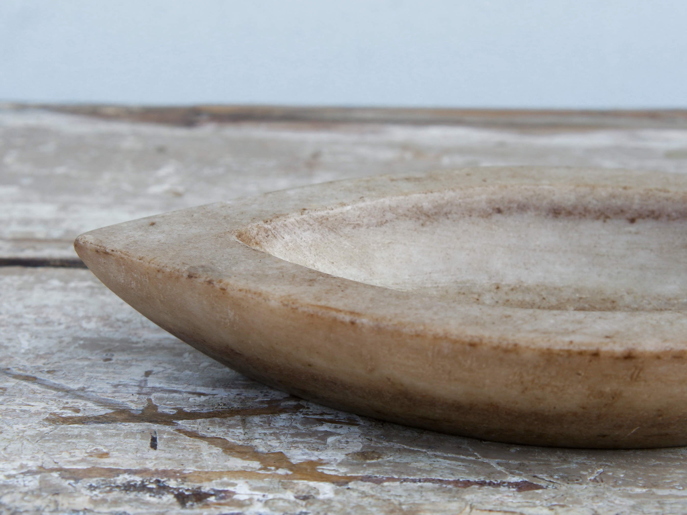 ciotola in marmo ideale anche come portasapone, svuota tasche, vasetto... dimensioni 26x13 h4cm  disponibili altri pezzi, misure e colori