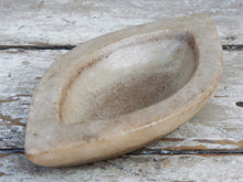 Carica l&#39;immagine nel visualizzatore di Gallery, ciotola in marmo ideale anche come portasapone, svuota tasche, vasetto... dimensioni 26x13 h4cm  disponibili altri pezzi, misure e colori