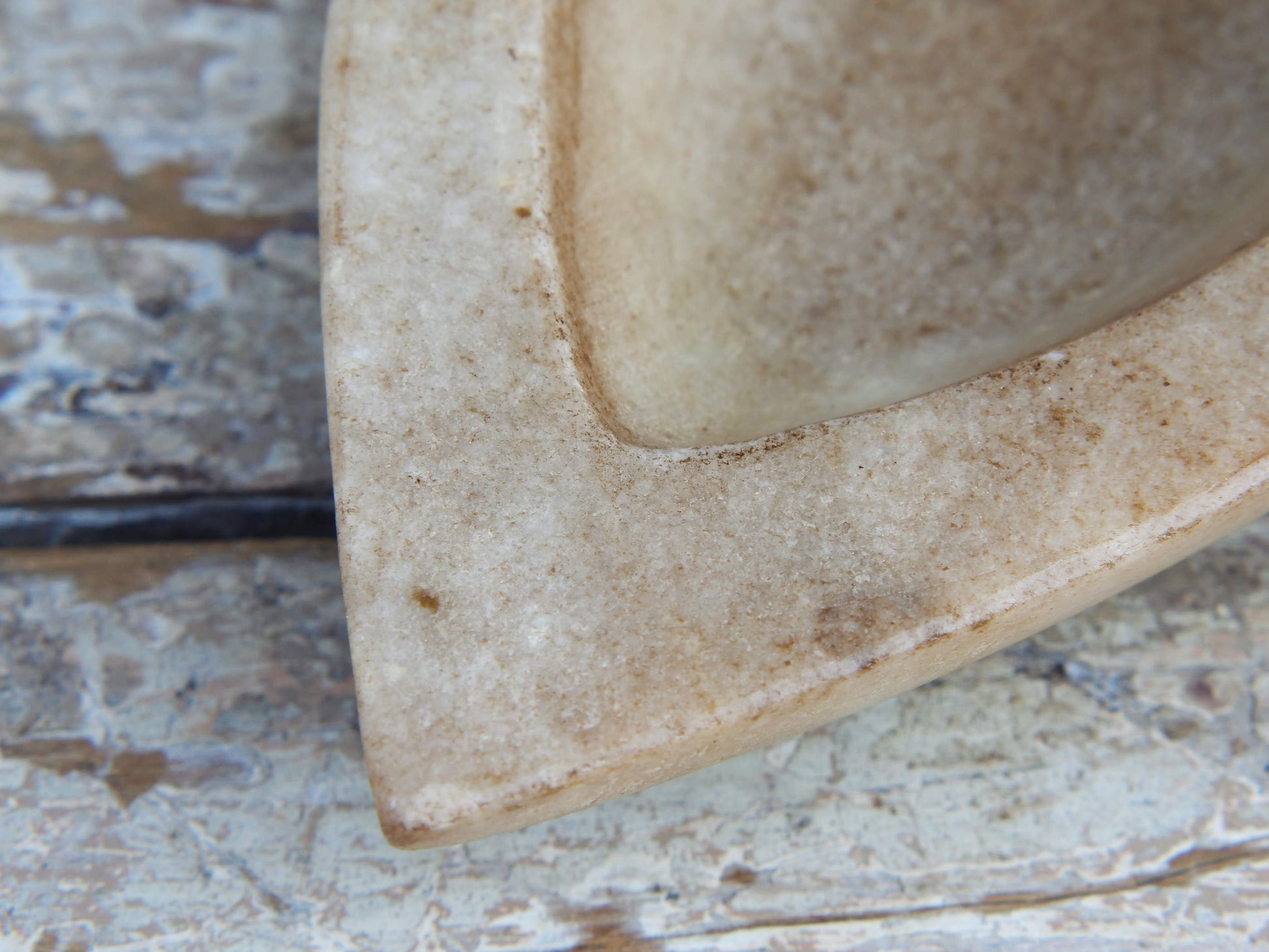 ciotola in marmo ideale anche come portasapone, svuota tasche, vasetto... dimensioni 26x13 h4cm  disponibili altri pezzi, misure e colori