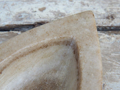ciotola in marmo ideale anche come portasapone, svuota tasche, vasetto... dimensioni 26x13 h4cm  disponibili altri pezzi, misure e colori