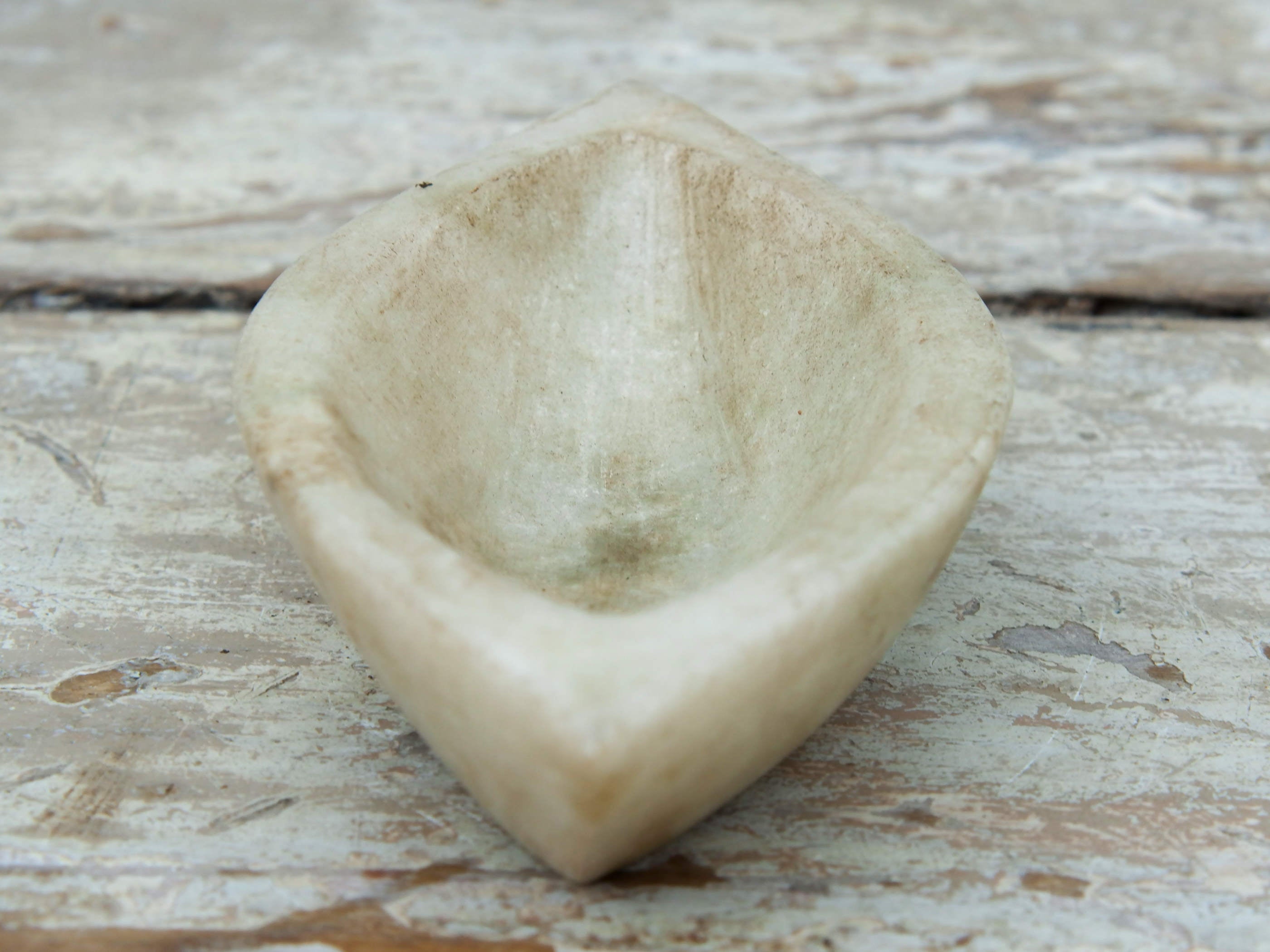 Ciotola, piatto Indiano In Marmo. Ideale anche come portasapone, svuota tasche, ciotolina, vasetto...  dimensioni diametro 16x8 h4cm