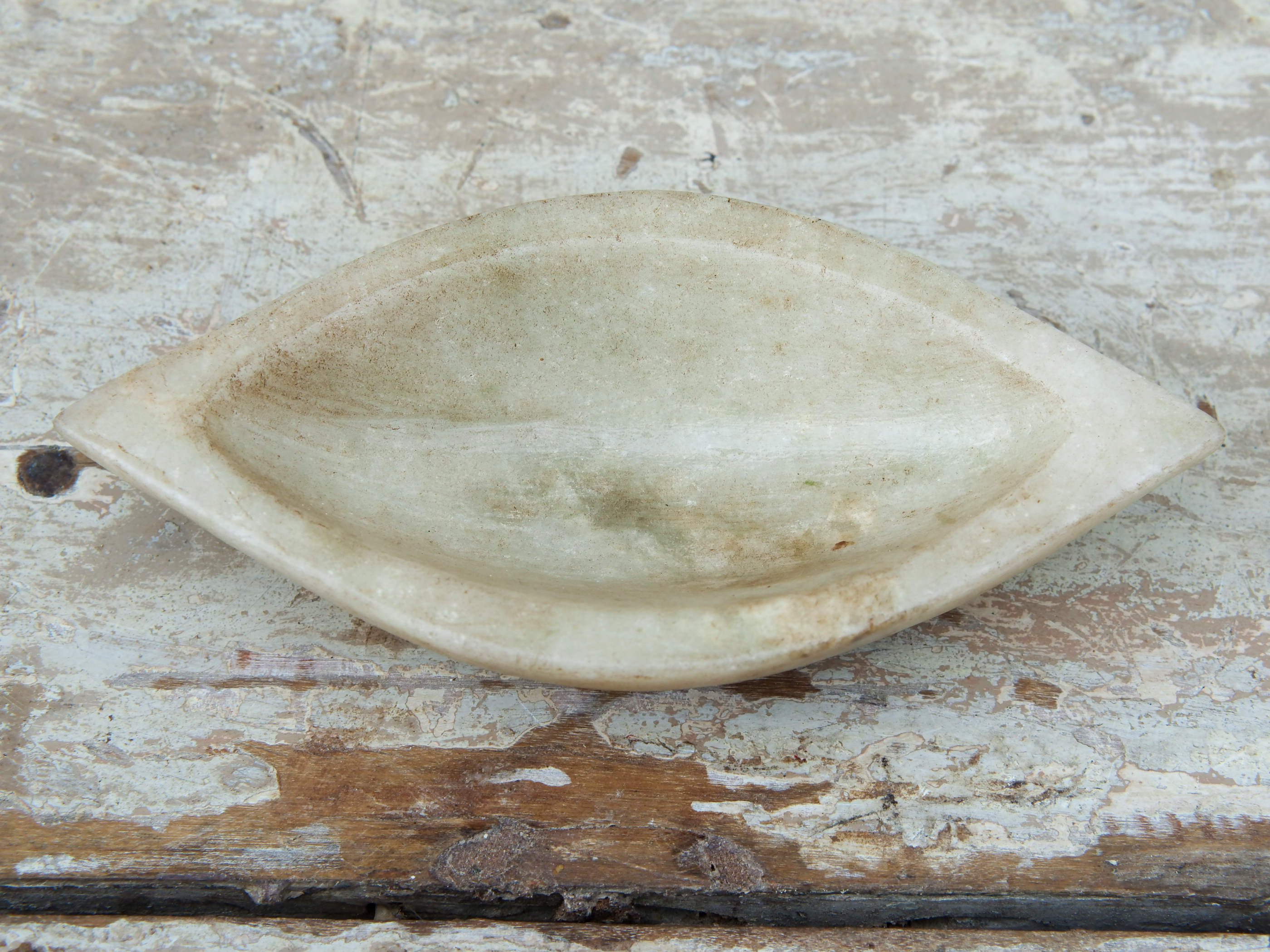 Ciotola, piatto Indiano In Marmo. Ideale anche come portasapone, svuota tasche, ciotolina, vasetto...  dimensioni diametro 16x8 h4cm