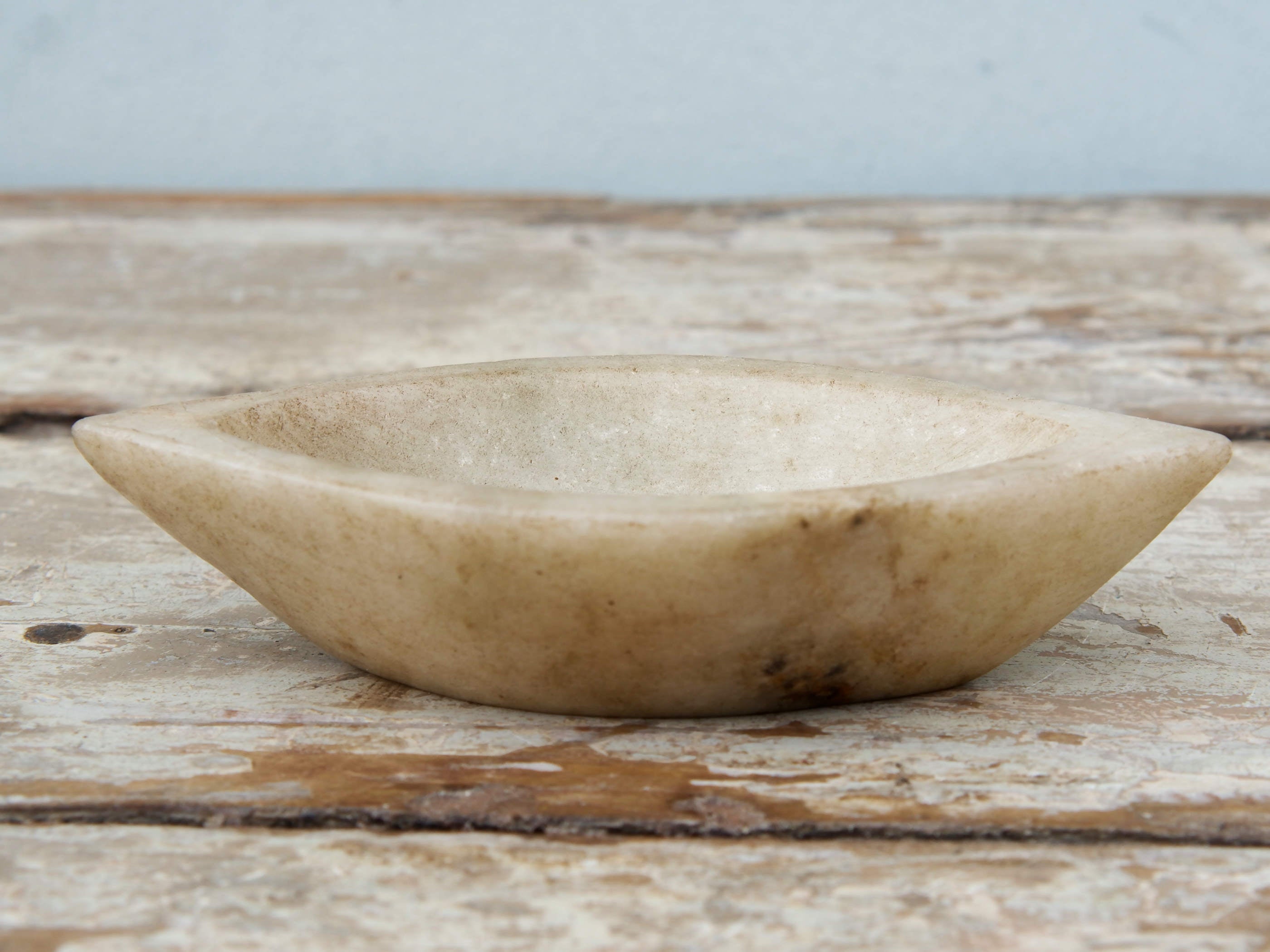 Ciotola, piatto Indiano In Marmo. Ideale anche come portasapone, svuota tasche, ciotolina, vasetto...  dimensioni diametro 16x8 h4cm