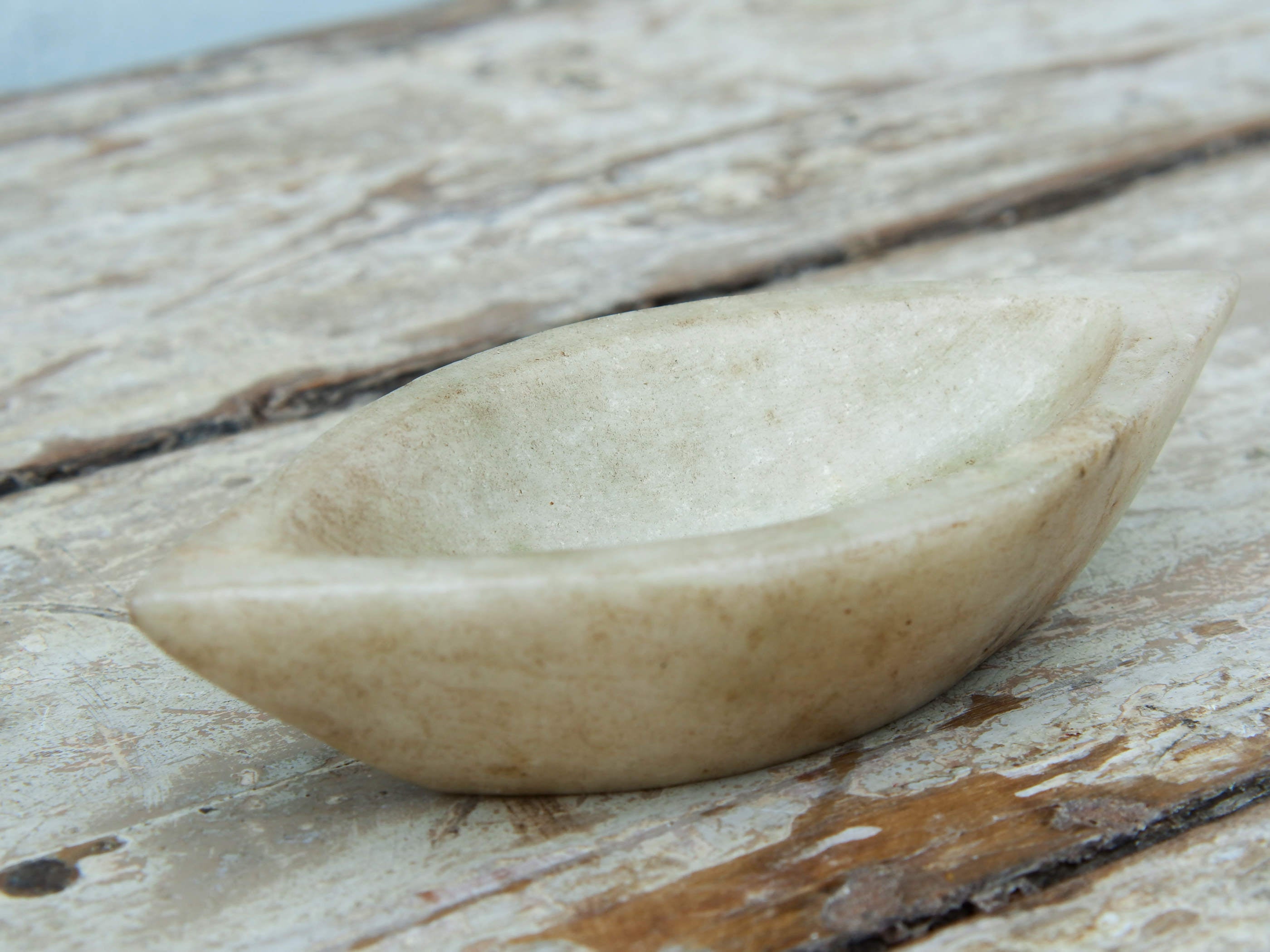 Ciotola, piatto Indiano In Marmo. Ideale anche come portasapone, svuota tasche, ciotolina, vasetto...  dimensioni diametro 16x8 h4cm