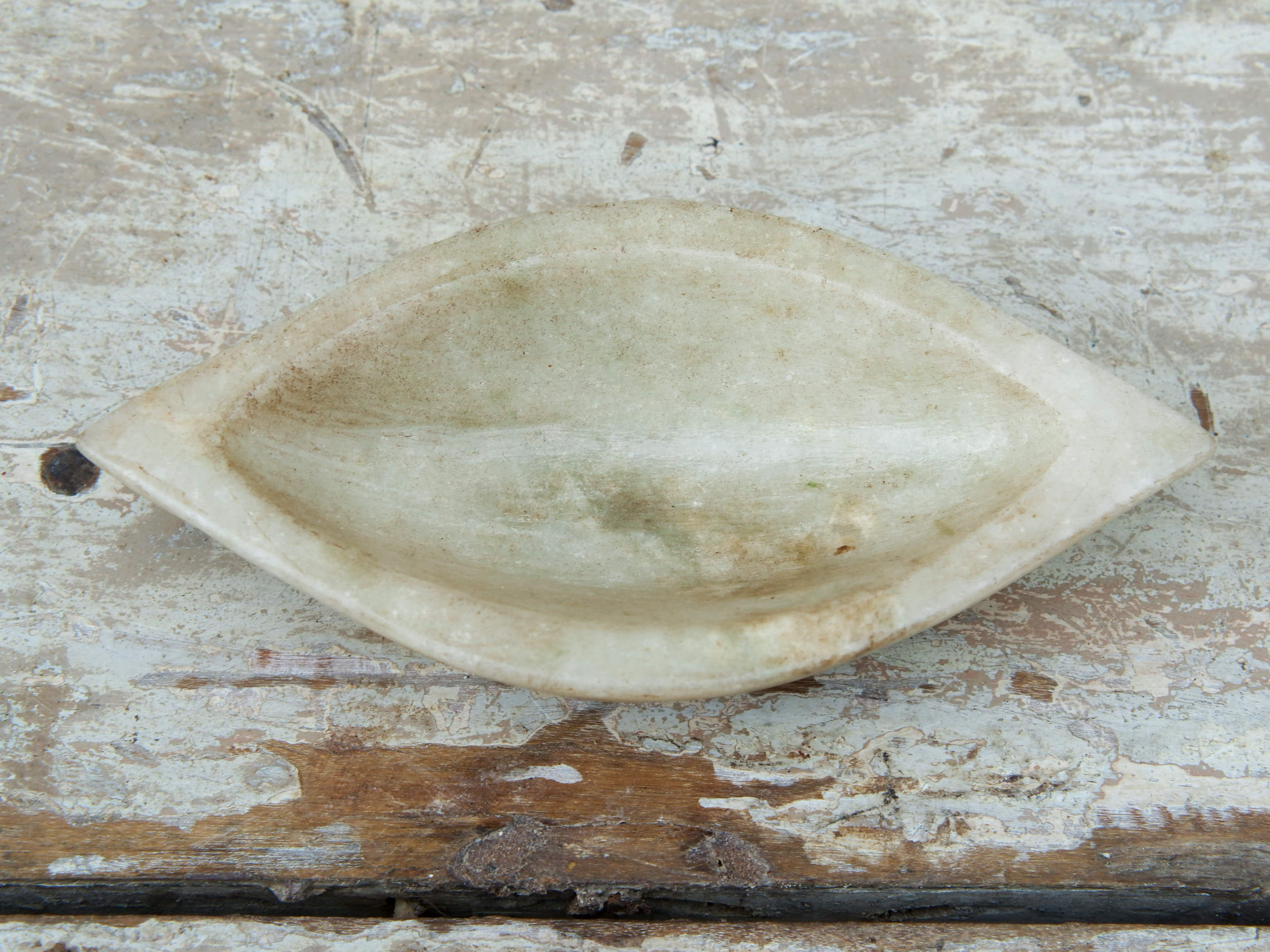 Ciotola, piatto Indiano In Marmo. Ideale anche come portasapone, svuota tasche, ciotolina, vasetto...  dimensioni diametro 16x8 h4cm