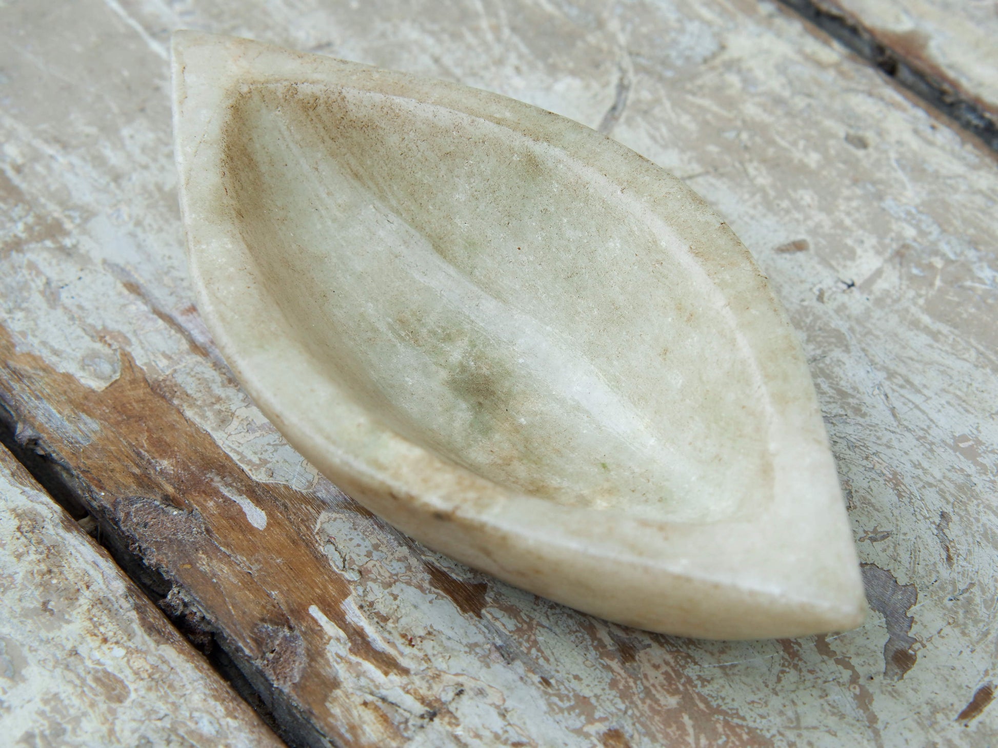 Ciotola, piatto Indiano In Marmo. Ideale anche come portasapone, svuota tasche, ciotolina, vasetto...  dimensioni diametro 16x8 h4cm