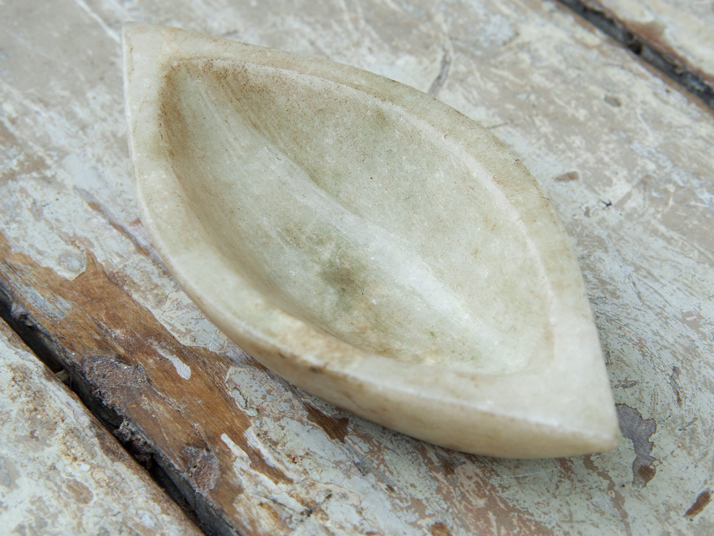 Ciotola, piatto Indiano In Marmo. Ideale anche come portasapone, svuota tasche, ciotolina, vasetto...  dimensioni diametro 16x8 h4cm