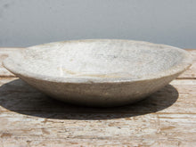 Carica l&#39;immagine nel visualizzatore di Gallery, Ciotola, piatto Indiano In Marmo. Ideale anche come portasapone, svuota tasche, ciotolina, vasetto...  dimensioni diametro 22 h4cm    per info disponibili altri pezzi, misure e colori info@etniko.it 0039 3338778241 ig/fb : etniko by crosato etsy : etnikobycrosato