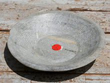 Carica l&#39;immagine nel visualizzatore di Gallery, Ciotola, piatto Indiano In Marmo. Ideale anche come portasapone, svuota tasche, ciotolina, vasetto...  dimensioni diametro 22 h4cm    per info disponibili altri pezzi, misure e colori info@etniko.it 0039 3338778241 ig/fb : etniko by crosato etsy : etnikobycrosato