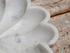 Ciotola, piatto Indiano In Marmo. Ideale anche come portasapone, svuota tasche, ciotolina, vasetto...  dimensioni diametro 33 h5cm    per info disponibili altri pezzi, misure e colori info@etniko.it 0039 3338778241 ig/fb : etniko by crosato etsy : etnikobycrosato
