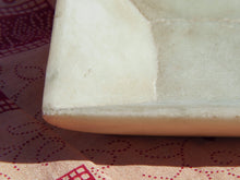Carica l&#39;immagine nel visualizzatore di Gallery, Ciotola, piatto Indiano In Marmo. Ideale anche come portasapone, svuota tasche, ciotolina, vasetto...  dimensioni  15x15  h5cm    per info disponibili altri pezzi, misure e colori info@etniko.it 0039 3338778241 ig/fb : etniko by crosato etsy : etnikobycrosato