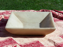Carica l&#39;immagine nel visualizzatore di Gallery, Ciotola, piatto Indiano In Marmo. Ideale anche come portasapone, svuota tasche, ciotolina, vasetto...  dimensioni  15x15  h5cm    per info disponibili altri pezzi, misure e colori info@etniko.it 0039 3338778241 ig/fb : etniko by crosato etsy : etnikobycrosato