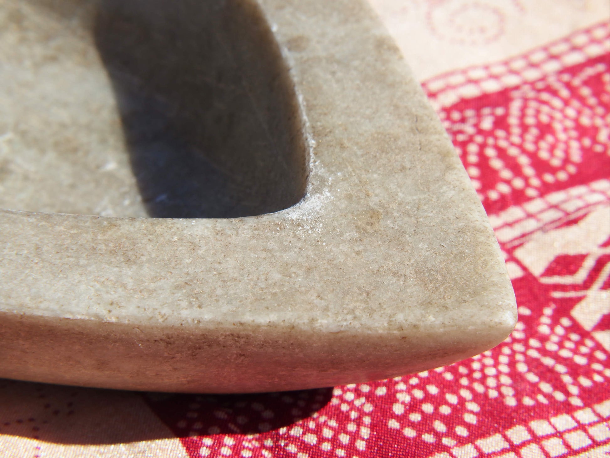 Ciotola, piatto Indiano In Marmo. Ideale anche come portasapone, svuota tasche, ciotolina, vasetto...  dimensioni  12x25  h5cm    per info disponibili altri pezzi, misure e colori info@etniko.it 0039 3338778241 ig/fb : etniko by crosato etsy : etnikobycrosato