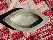 Carica l&#39;immagine nel visualizzatore di Gallery, Ciotola, piatto Indiano In Marmo. Ideale anche come portasapone, svuota tasche, ciotolina, vasetto...  dimensioni  12x25  h5cm    per info disponibili altri pezzi, misure e colori info@etniko.it 0039 3338778241 ig/fb : etniko by crosato etsy : etnikobycrosato