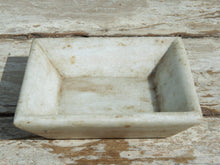 Carica l&#39;immagine nel visualizzatore di Gallery, Vecchia Ciotola Indiana In Marmo  ideale anche come portasapone, svuota tasche, ciotolina, vasetto...  dimensioni 15x15xh4cm