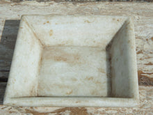 Carica l&#39;immagine nel visualizzatore di Gallery, Vecchia Ciotola Indiana In Marmo  ideale anche come portasapone, svuota tasche, ciotolina, vasetto...  dimensioni 15x15xh4cm
