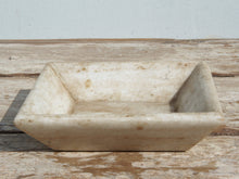 Carica l&#39;immagine nel visualizzatore di Gallery, Vecchia Ciotola Indiana In Marmo  ideale anche come portasapone, svuota tasche, ciotolina, vasetto...  dimensioni 15x15xh4cm
