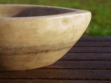 Carica l&#39;immagine nel visualizzatore di Gallery, Ciotola, piatto Indiano In Marmo. Ideale anche come portasapone, svuota tasche, ciotolina, vasetto...  dimensioni  16x27   h9cm    per info disponibili altri pezzi, misure e colori info@etniko.it 0039 3338778241 ig/fb : etniko by crosato etsy : etnikobycrosato