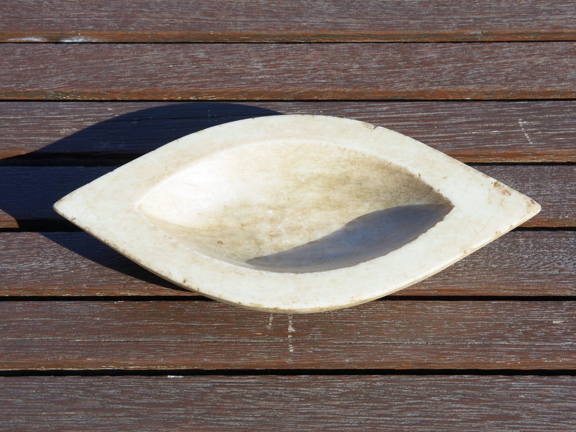 ciotola in marmo ideale anche come portasapone, svuota tasche, vasetto... dimensioni diametro 25x13 h4cm  disponibili altri pezzi, misure e colori per info watshapp 0039 3338778241 mail info@etniko.it ig/fb : etniko by crosato etsy : etnikobycrosato