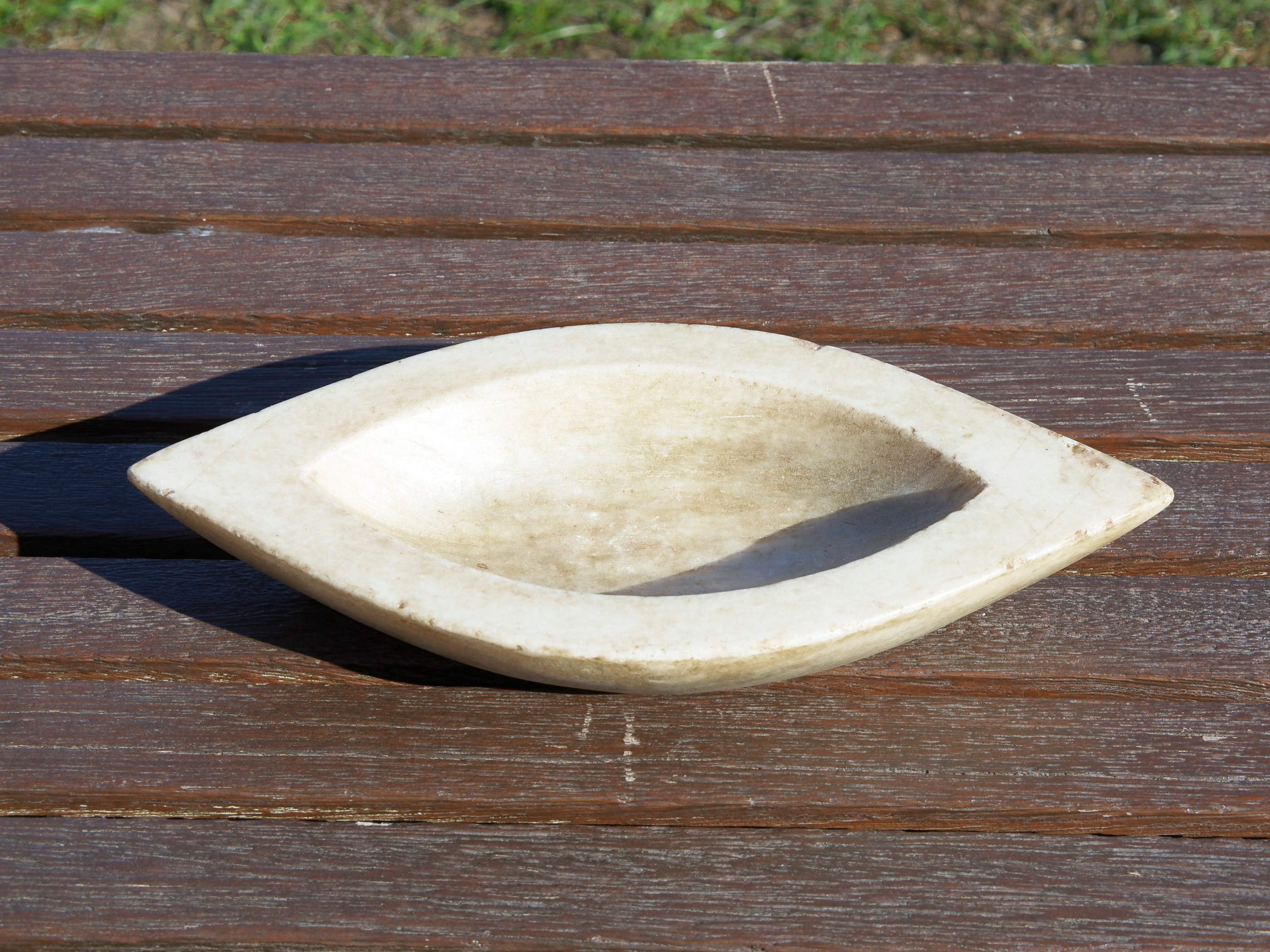 ciotola in marmo ideale anche come portasapone, svuota tasche, vasetto... dimensioni diametro 25x13 h4cm  disponibili altri pezzi, misure e colori per info watshapp 0039 3338778241 mail info@etniko.it ig/fb : etniko by crosato etsy : etnikobycrosato