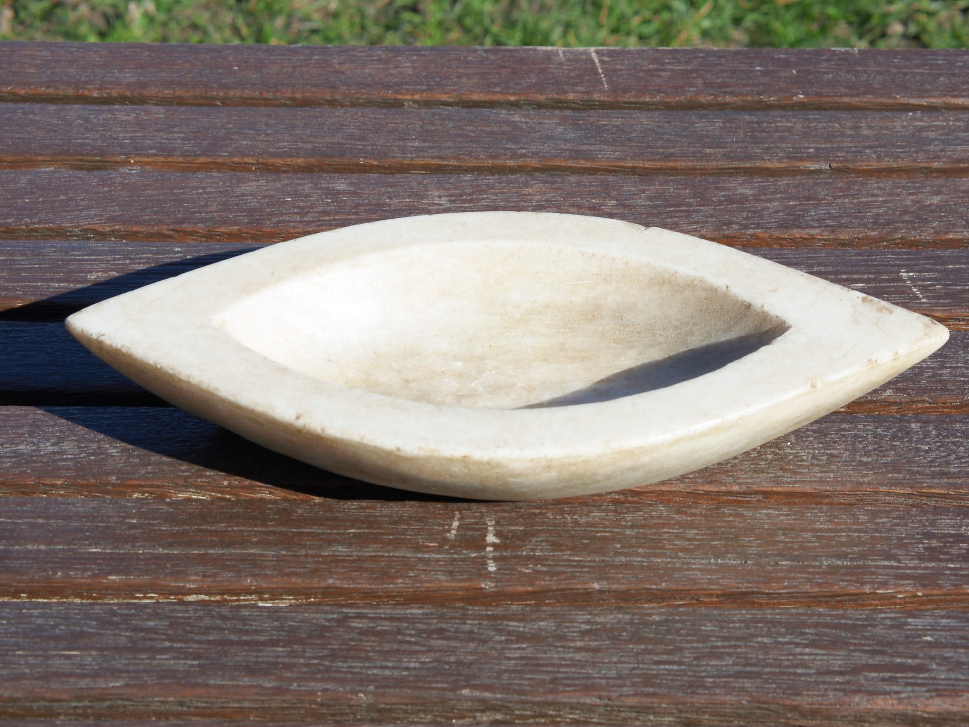 ciotola in marmo ideale anche come portasapone, svuota tasche, vasetto... dimensioni diametro 25x13 h4cm  disponibili altri pezzi, misure e colori per info watshapp 0039 3338778241 mail info@etniko.it ig/fb : etniko by crosato etsy : etnikobycrosato