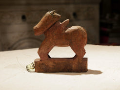 Nandi Indiano, in sanscrito urisha che significa dharma, rettitudine, in legno. dimensioni 4x17x19cm.