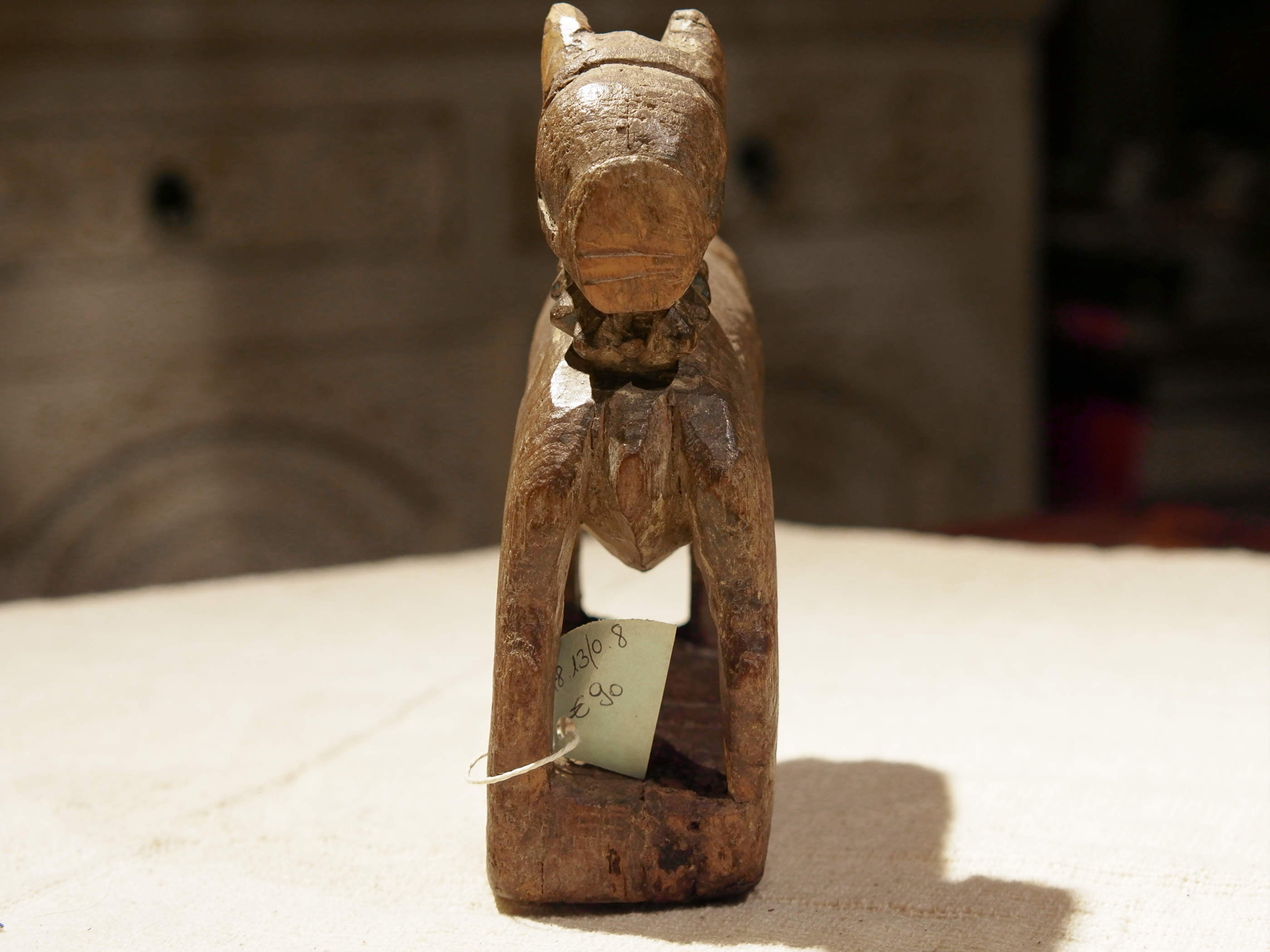 Nandi Indiano, in sanscrito urisha che significa dharma, rettitudine, in legno.  dimensioni 7x18xh23cm.