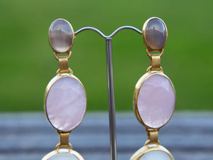 orecchini in quarzo rosa e agata sfaccettati montati su ottone orecchini made in india, fatti a mano interamente artigianali pezzi unici  peso 38 gr larghezza 2.5 h 8.5 cm 