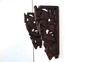 reggimensole indiani in legno di teak lavorati e incisi. dimensioni 44x20xspess.5cm.